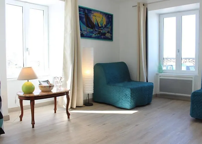 Studio Renove Au Coeur De La Rochelle, Port A Proximite - Fr-1-246-222